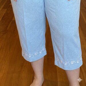 C.D. Daniels light blue with white embroidery Capri pants
